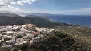 Kreta – Insel mit Grösse Das griechische Osterfest ist auf Kreta das wichtigste Ereignis des Jahres, auch in Tourloti, einem kleinen Bergdorf mit Meerblick. Kreta – Insel mit Grösse Das griechische Osterfest ist auf Kreta das wichtigste Ereignis des Jahres, auch in Tourloti, einem kleinen Bergdorf mit Meerblick.
