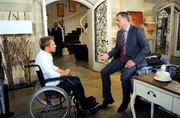 Torben (Joachim Kretzer, r.) fordert Robin (Niklas Osterloh, l.) auf, auch Nathalies Situation zu bedenken. Torben (Joachim Kretzer, r.) fordert Robin (Niklas Osterloh, l.) auf, auch Nathalies Situation zu bedenken.