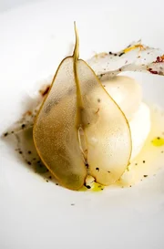 Douce Steiner hat es mit einer leichten, aromatischen, frischen, modernen französische Küche an die Spitze der deutschen Sterneköchinnen geschafft. Keine weitere zieren bisher zwei Sterne. Douce Steiner hat es mit einer leichten, aromatischen, frischen, modernen französische Küche an die Spitze der deutschen Sterneköchinnen geschafft. Keine weitere zieren bisher zwei Sterne.