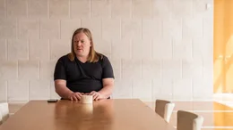 Christian (Christoph Franken), Chef der Agentur "Target", steht zunehmend unter Druck. Nur mit Sophias Hilfe kann er die bevorstehende Wahl im afrikanischen Kitwana manipulieren und den Botschafter Idris Lumbada zufriedenstellen.