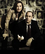L-R: Mariska Hargitay (Olivia Benson), Christopher Meloni (Elliot Stabler) L-R: Mariska Hargitay (Olivia Benson), Christopher Meloni (Elliot Stabler)