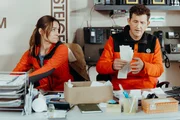 Die Unterstützung von Nina (Josephin Busch) in der Bergretter-Zentrale kommt für Rudi (Michael Pascher) zum richtigen Zeitpunkt. Die Unterstützung von Nina (Josephin Busch) in der Bergretter-Zentrale kommt für Rudi (Michael Pascher) zum richtigen Zeitpunkt.
