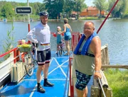 Lutz Heßlich (l.) und Maik Slotta auf der Fähre nach Leißnitz. Lutz Heßlich (l.) und Maik Slotta auf der Fähre nach Leißnitz.