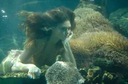 Cleo (Phoebe Tonkin) f&uuml;hlt sich von allen verlassen.