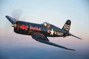 Eric Goujon fliegt am 9. Juli 2019 mit der Corsair &uuml;ber die Alpen bei Salzburg.
