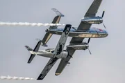 Frederic Handelmann und Ludwig Reiter von den Flying Bulls in einer North American B-25J 'Mitchell' sowie Miguel Hochleitner und Nicolas Rossier von den Flying Bulls in einer North American T-28B wurden w&auml;hrend der AIRPOWER24 in Zeltweg, &Ouml;sterreich, am 6. September 2024 gesehen.