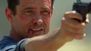Detective Jack Crowe (Billy Campbell).