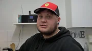 Damian macht sich Sorgen um Brigitte, die nach einem Asthma-Schub angeschlagen ist.