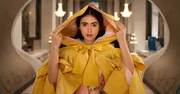 Eines Tages schmuggelt sich Schneewittchen (Lily Collins) an den Palastwachsen vorbei, um sich auf eigene Faust im K&ouml;nigreich umzuschauen. Das riecht nach &Auml;rger ...
