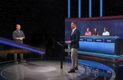 Moderator Alexander Bommes (2.v.l.) mit den Kandidat:innen Chantal Visser (3.v.r.), Madeleine Sabel (1Live) (2.v.r.), Kathrin Schleicher (r.), Tobias K&auml;mmerer (hr 3) (l.).