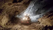 Ein Bagger baut unter Tage in Minas Gerais lithiumhaltiges Gestein ab.