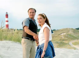 NDR Fernsehen F&Uuml;NF TAGE VOLLMOND, am Samstag (25.06.11) um 21:45 Uhr. Johanna (Aglaia Szyszkowitz) verbringt einige wundervolle Tage mit Anton (Klaus J. Behrendt).