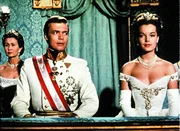 Sissi (Romy Schneider) und Franz Josef (Karlheinz B&ouml;hm) besuchen die Mail&auml;nder Scala.