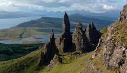 Die Felsformation "Old Man of Storr" ist das bekannteste Naturwunder der Isle of Skye im Nordwesten Schottlands.