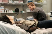 L-R: Lily (Violett Beane), Conrad (Matt Czuchry) L-R: Lily (Violett Beane), Conrad (Matt Czuchry)