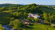 Das Haus der Stille versteht sich als offener Ort für Spiritualität, Rückzug und Begegnung. Menschen kommen hierher, um Ruhe zu finden, gemeinsam zu leben und neue Kraft zu schöpfen. Das Haus der Stille versteht sich als offener Ort für Spiritualität, Rückzug und Begegnung. Menschen kommen hierher, um Ruhe zu finden, gemeinsam zu leben und neue Kraft zu schöpfen.