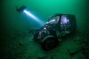Das Wrack eines Ford Buckeltaunus liegt im Walchensee in rund 36 Metern Tiefe. Das Wrack eines Ford Buckeltaunus liegt im Walchensee in rund 36 Metern Tiefe.