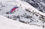 Der Scirocco ist ein heftiger, sehr trockener und sehr heißer Wind, der von der Sahara über Nordafrika bis zu den Alpen weht. Der Scirocco ist ein heftiger, sehr trockener und sehr heißer Wind, der von der Sahara über Nordafrika bis zu den Alpen weht.