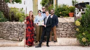 Drehstart f&uuml;r ARD-Degeto-Krimireihe "Lost in Fuseta - Spur der Schatten" (AT). Neben Jan Krauter, Eva Meckbach und Daniel Christensen geh&ouml;ren Anton Weil, Bianca Nawrath und Filipa Areosa zum festen Ensemble, in Episodenrollen sind u.a. die portugiesischen Stars Adriano Luz (&bdquo;Gl&oacute;ria&ldquo;) und L&uacute;cia Moniz (&bdquo;Tats&auml;chlich Liebe&ldquo;) zu sehen. Gedreht wird noch bis zum 8. Juni an Originalschaupl&auml;tzen in Portugal. V. li. n. re.: Simone H&ouml;ller (Produzentin), Eva Meckbach (Graciana Rosado), Felix Herzogenrath (Regie), Jan Kauter (Rolle Leander Lost), Daniel Christensen (Rolle Carlos Esteves).