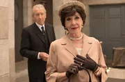 Emilio L&oacute;pez (Jos&eacute; Sacrist&aacute;n, l.), Petra (Concha Velasco, r.)