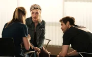 Setzen alle Hebel in Bewegung um ihrer krebskranken Patientin Lily (Violett Beane, M.) zu helfen: Nic (Emily VanCamp, l.) und Conrad (Matt Czuchry, r.) ... Setzen alle Hebel in Bewegung um ihrer krebskranken Patientin Lily (Violett Beane, M.) zu helfen: Nic (Emily VanCamp, l.) und Conrad (Matt Czuchry, r.) ...