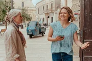Zwei unterschiedliche Frauen: Corinna Kirchhoff als Hella, Hanna Plass als Billie