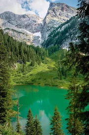 Der nach der Farbe seines Wassers benannte Grünsee in den Berchtesgadener Alpen verzaubert den Betrachter. Der nach der Farbe seines Wassers benannte Grünsee in den Berchtesgadener Alpen verzaubert den Betrachter.