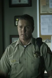 Sheriff Noah Stilinski (Linden Ashby)