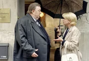 MDR Fernsehen DER DICKE FOLGE 13, "Südseeträume", am Samstag um 09:50 Uhr. Auch Christina (Gisela Schneeberger, r.) findet, dass ihr Ex-Mann Gregor Ehrenberg (Dieter Pfaff, l.) mal ausspannen sollte. MDR Fernsehen DER DICKE FOLGE 13, "Südseeträume", am Samstag um 09:50 Uhr. Auch Christina (Gisela Schneeberger, r.) findet, dass ihr Ex-Mann Gregor Ehrenberg (Dieter Pfaff, l.) mal ausspannen sollte.
