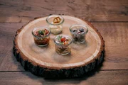 Gruß aus der Küche: "Dreierlei bayerische Mongdrazerl": Wurstsalat, Obazda und Linsensalat. Gruß aus der Küche: "Dreierlei bayerische Mongdrazerl": Wurstsalat, Obazda und Linsensalat.