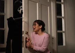 Tara (Jenna Ortega)