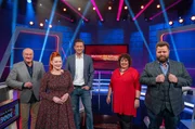 Bereit zum Mitraten? Beim SWR Wissensquiz "Meister des Alltags" begr&uuml;&szlig;t Gastgeber Florian (Mitte) seine prominent besetzten Rateteams (v. li.) Telefonschreck Bodo Bach und Moderatorin Enie van de Meiklokjes sowie Comedienne Meltem Kaptan und Schauspieler Antoine Monot Jr.