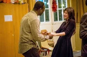 Omar Sy (Samba) und Charlotte Gainsbourg (Alice) in "Heute bin ich Samba" von Eric Toledano und Olivier Nakache aus dem Jahr 2014