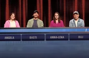 In der beliebten Radiowoche treten in Spezialausgaben von &bdquo;Gefragt &ndash; Gejagt&ldquo; Radiomoderatorinnen und -moderatoren der ARD-Wellen gemeinsam mit ihren H&ouml;rerinnen und H&ouml;rern gegen die Quiz-Elite an. Die Kandidat:innen (v.l.n.r.): Angela Schulmeister, Sebastian M&uuml;ller (swr3), Anna-Lena Wienand, Olli Briesch (WDR 2).