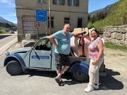 Waldi und Sonja auf dem Weg nach Rom, um das Sparschwein vom Papst segnen zu lassen. Waldi und Sonja auf dem Weg nach Rom, um das Sparschwein vom Papst segnen zu lassen.