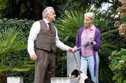 Konrad Seibold (Bernhard Schütz) und Frau Schöne (Corinna Kirchhoff). Konrad Seibold (Bernhard Schütz) und Frau Schöne (Corinna Kirchhoff).