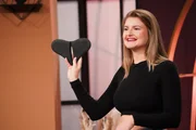 Carina Heidi Hader pr&auml;sentiert das W&auml;rmeherz nayca  eine elektronische W&auml;rmequelle f&uuml;r den Unterbauch. Sie erhofft sich ein Investment von 250.000 Euro f&uuml;r 10 Prozent der Firmenanteile.   +++