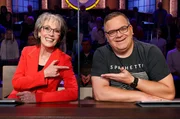 Rateteam-Kapit&auml;n Elton (r.) und die S&auml;ngerin Ingrid Peters (l.) bilden ein Rateteam.