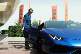 Das Luxusleben in Abu Dhabi gef&auml;llt Richard (Pierce Brosnan).