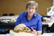 Maria Liston ist eine weltweit führende Archäologin und Skelettbiologin. Maria Liston ist eine weltweit führende Archäologin und Skelettbiologin.