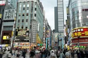 In seinem Manga „Midnight Diner“ nimmt Yarō Abe den Leser mit auf eine kulinarische Reise ins nächtliche Tokio. In seinem Manga „Midnight Diner“ nimmt Yarō Abe den Leser mit auf eine kulinarische Reise ins nächtliche Tokio.