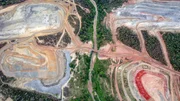 Eine neue Lithium-Mine im brasilianischen Bundesstaat Minas Gerais. Hier stehen indigene Gemeinden im Konflikt mit internationalen Finanzinvestoren &ndash; im Namen der Energiewende.