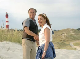 Johanna (Aglaia Szyszkowitz) verbringt einige wundervolle Tage mit Anton (Klaus J. Behrendt).