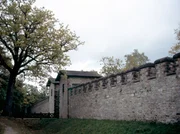 Allee zum Kastell Saalburg, Grenzmauern Saalburg. Allee zum Kastell Saalburg, Grenzmauern Saalburg.
