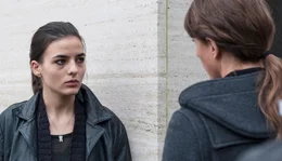 Nach einem t&ouml;dlichen Unfall versucht Pfarrerin Judith, mit der trauernden, aber abweisenden Leonie (Paul Kn&uuml;pling)  ins Gespr&auml;ch zu kommen.