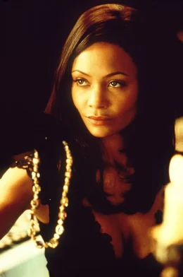 Die Meisterdiebin Nyah Hall (Thandie Newton) ist als einstige Geliebte von Ambrose die Einzige, die nah genug an den Terroristen herankommen kann, um zu erfahren, was dieser plant ...