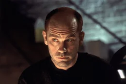 Der wahnsinnige Attent&auml;ter Mitch Leary (John Malkovich) wei&szlig; genau, wie er Franks angeschlagene Psyche f&uuml;r sein Vorhaben nutzen kann ...