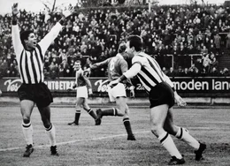 Fr&uuml;h blitzt Helmut K&ouml;glbergers fu&szlig;ballerisches Talent durch. 1964 geht &bdquo;Heli&ldquo; zum LASK Linz.