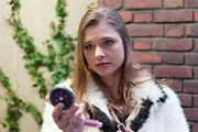 Obwohl sie keine Gef&uuml;hle zulassen wollte, bekommt Lisa (Svenja Jung) Moritz einfach nicht mehr aus dem Kopf...