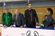 &acirc;&euro;žM&Atilde;&curren;zen&acirc;&euro;&oelig; Rudi Stiegler (Gottfried Breitfuss) mit seinen Eishockey-Spezies Walter Aflenzer (Heikko Deutschmann, li.), Gerhards Pircheger (Dominik Warta) und Karin Weber (Simone Fuith).